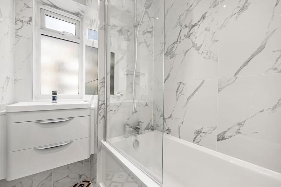 Spacious London Bridge Flat Apartment in London Borough of Southwark