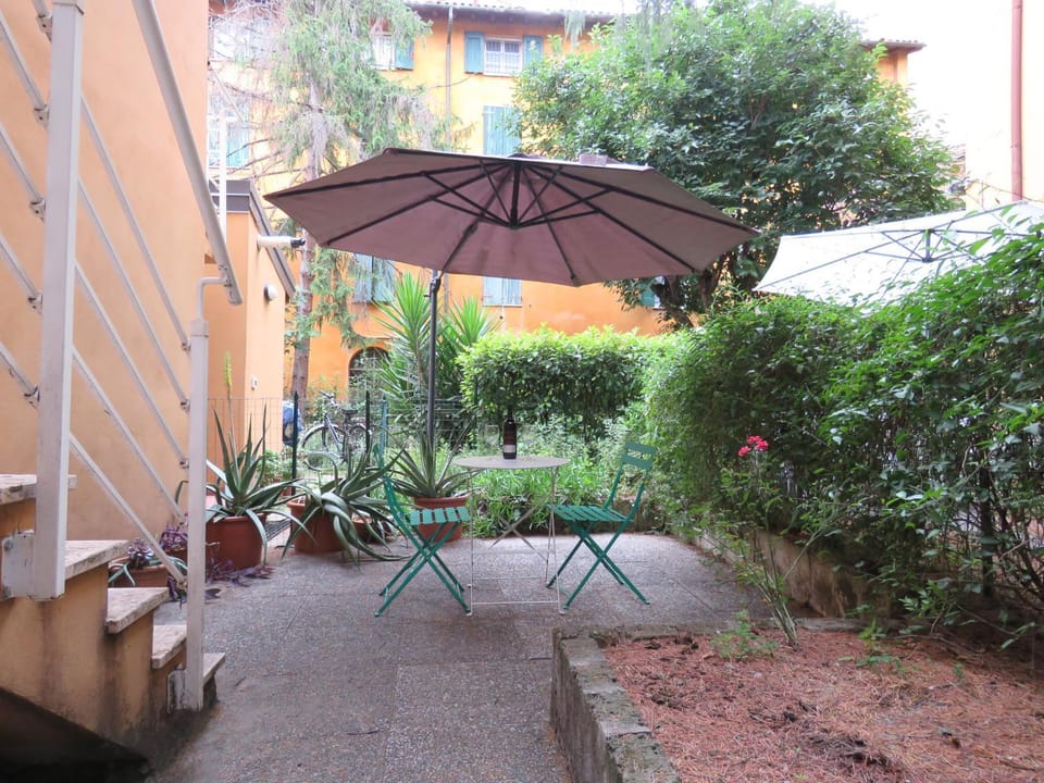 Patio, Spring, Garden, Dining area, Garden view