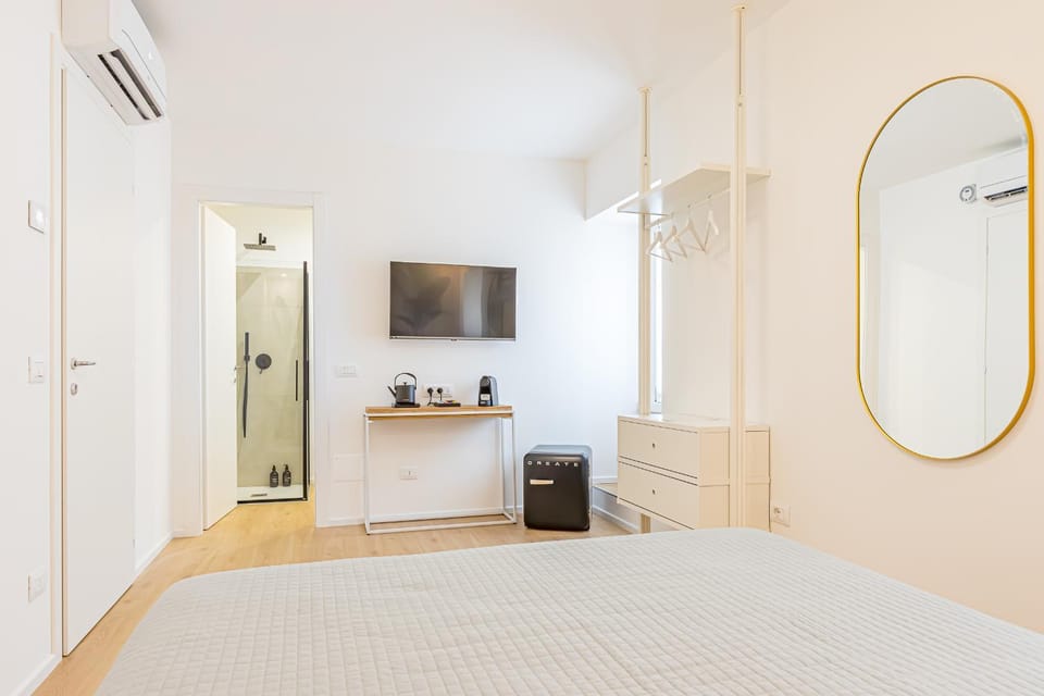 TV and multimedia, Photo of the whole room, air conditioner