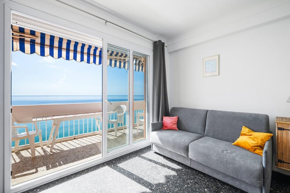 LE PANORAMA - Front de Mer - Vue Mer -Centre Ville Apartment in Menton
