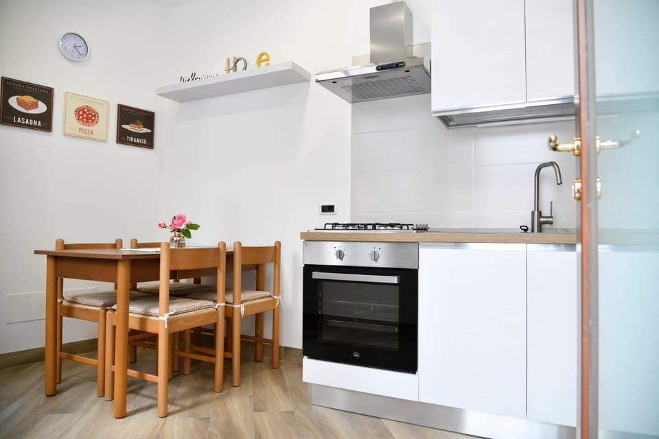Property building, Kitchen or kitchenette, Living room