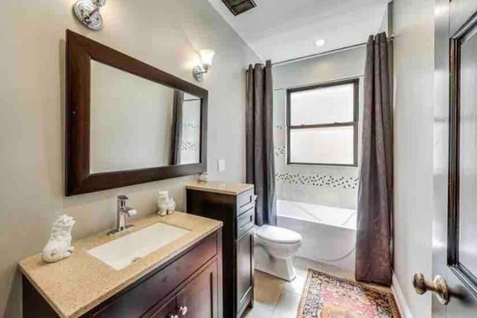 Lakefront Rooftop Parking Villa in Chicago