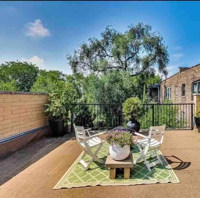 Lakefront Rooftop Parking Villa in Chicago