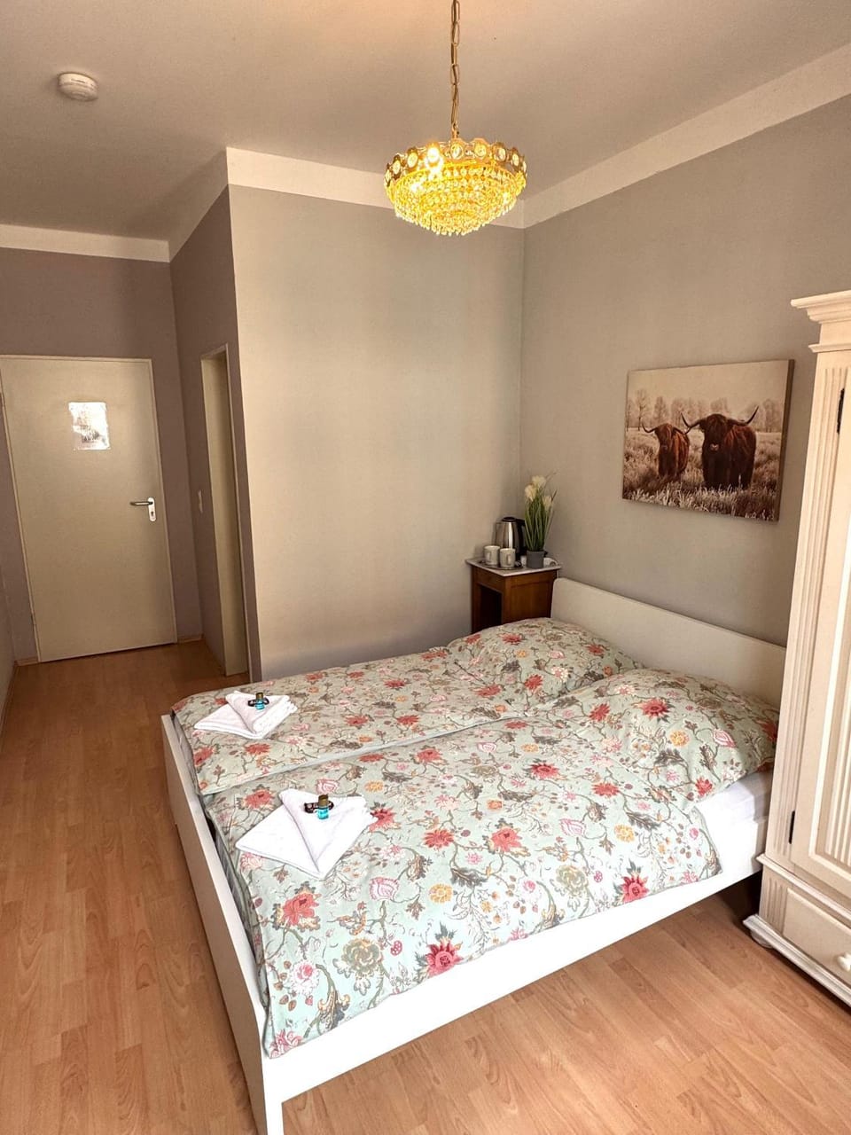 Bed, Photo of the whole room, Bedroom, wardrobe
