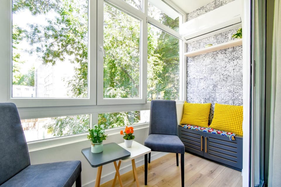 Property building, Balcony/Terrace, Living room