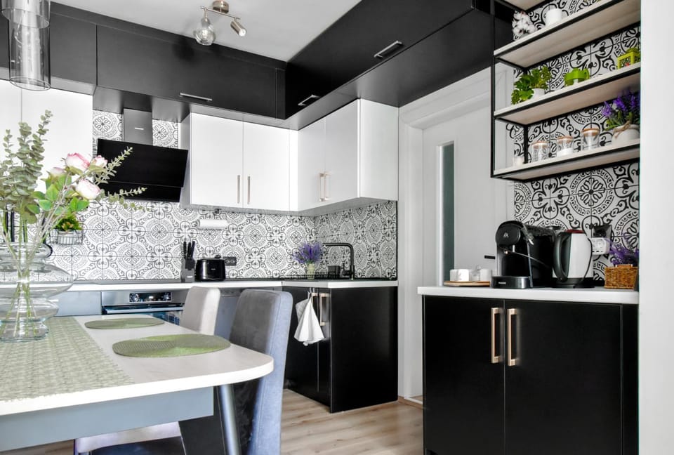 Coffee/tea facilities, Kitchen or kitchenette, Dining area