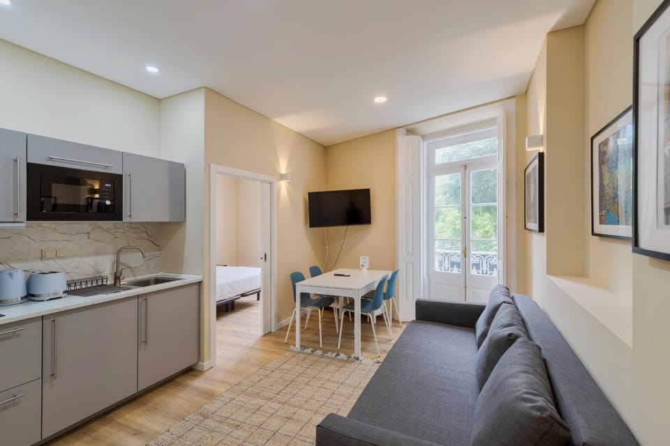 TV and multimedia, Living room, Dining area, microwave, kitchen