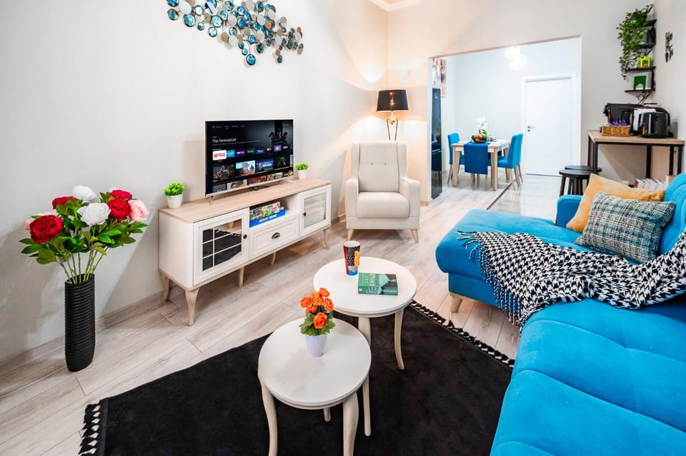 TV and multimedia, Living room, Photo of the whole room, Evening entertainment