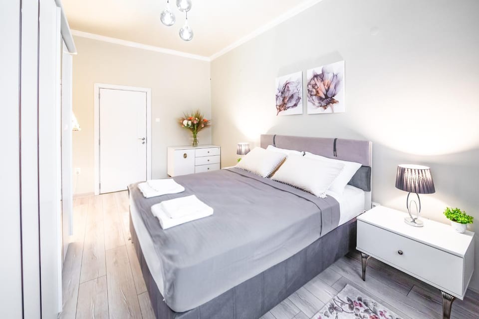 Bed, Bedroom, towels, wardrobe