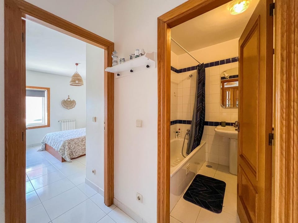 Bed, Bathroom, Photo of the whole room, Bedroom, wardrobe