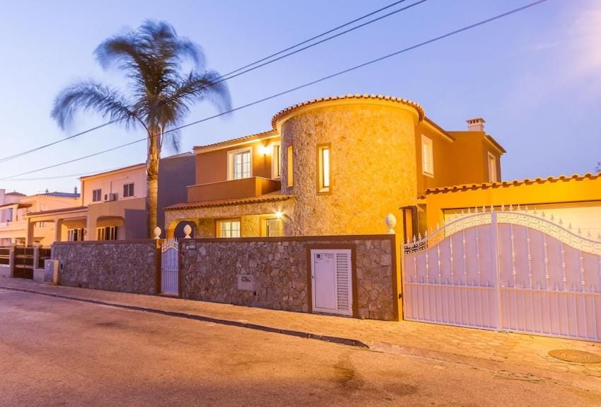 Property building, Neighbourhood, Street view