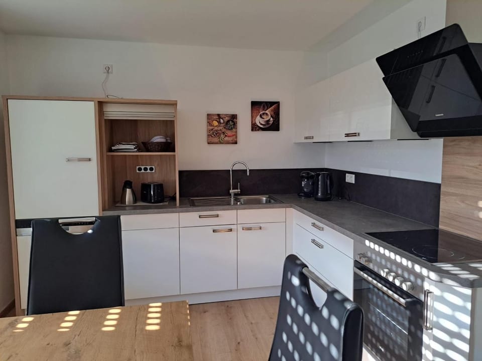 Kitchen or kitchenette, Living room