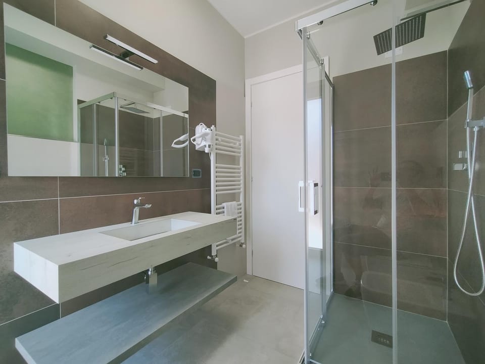 Shower, Bathroom, towels