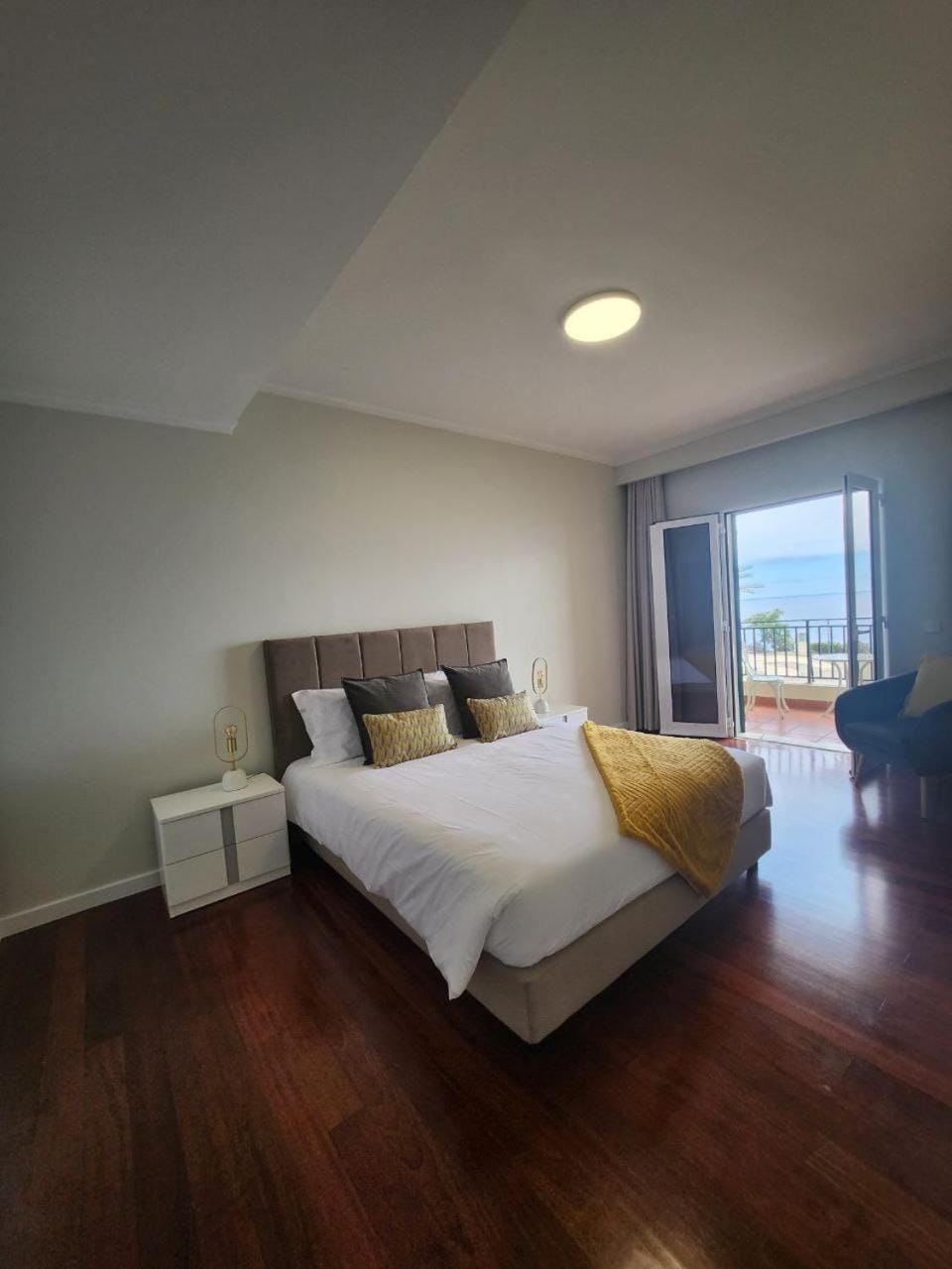 Blue Diamond-seaview & free park Apartment in Funchal