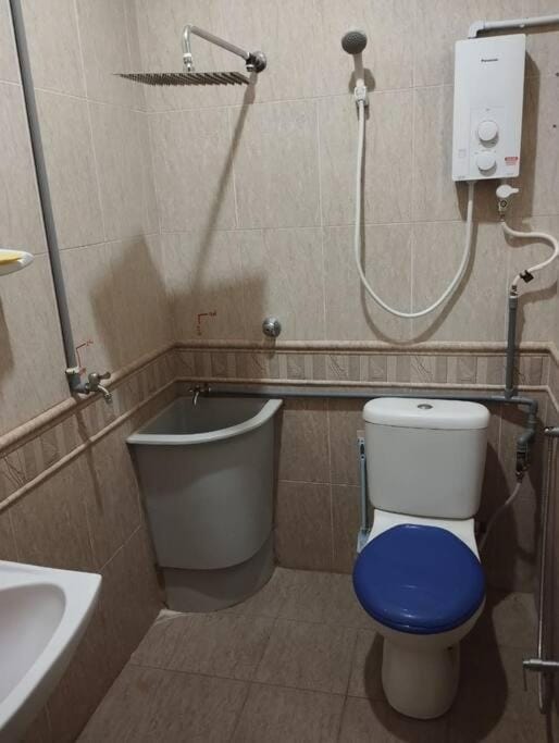 Shower, Toilet, Bathroom