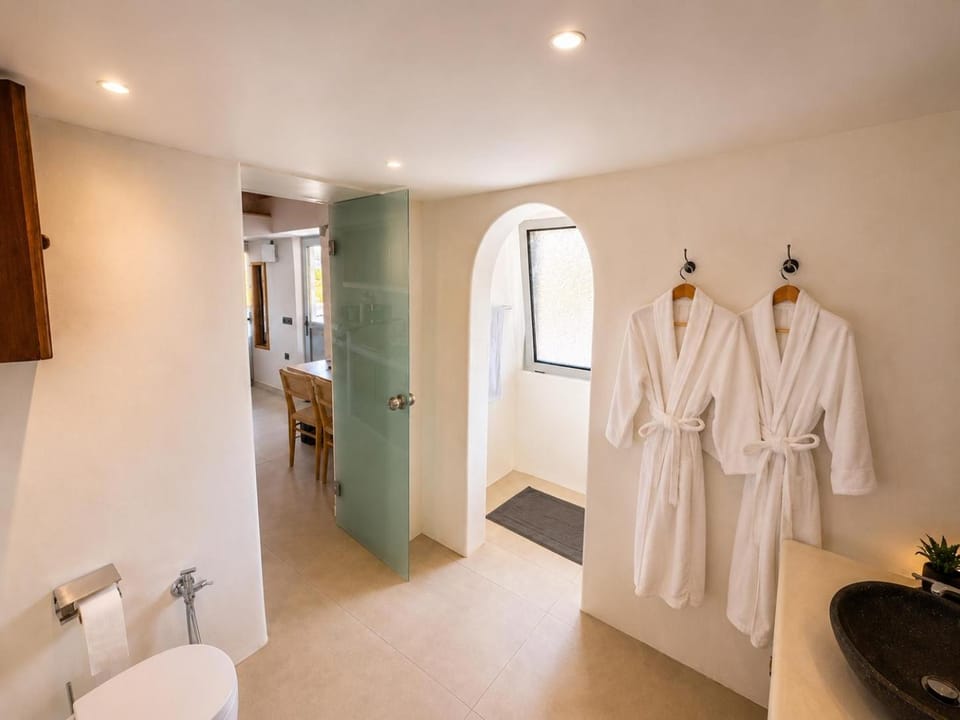 iLocal Premium Services suite Apartment in Milos
