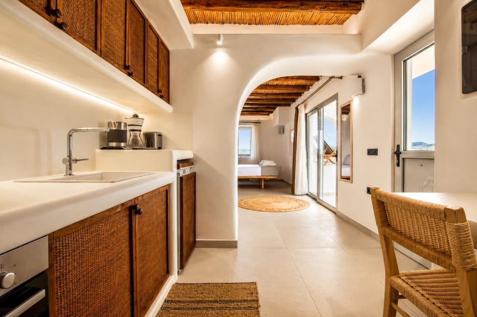 iLocal Premium Services suite Apartment in Milos