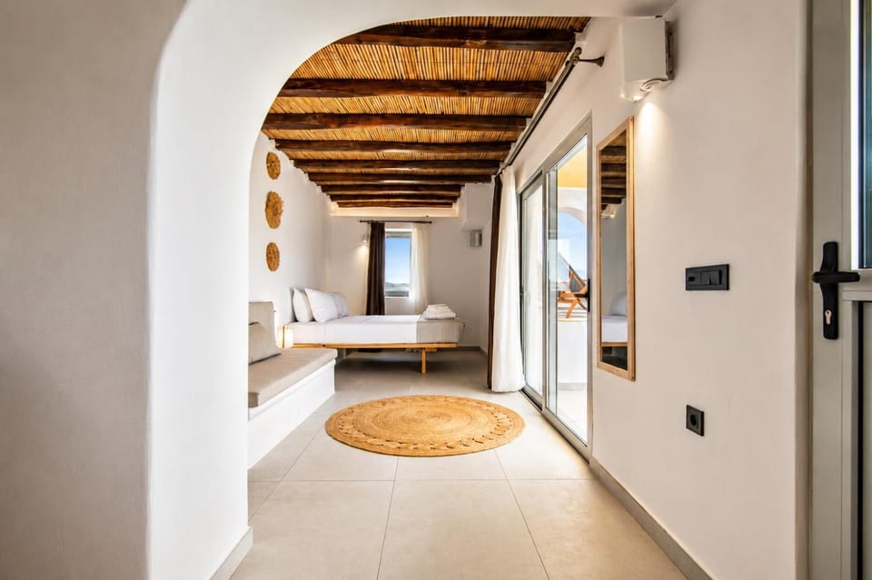iLocal Premium Services suite Apartment in Milos