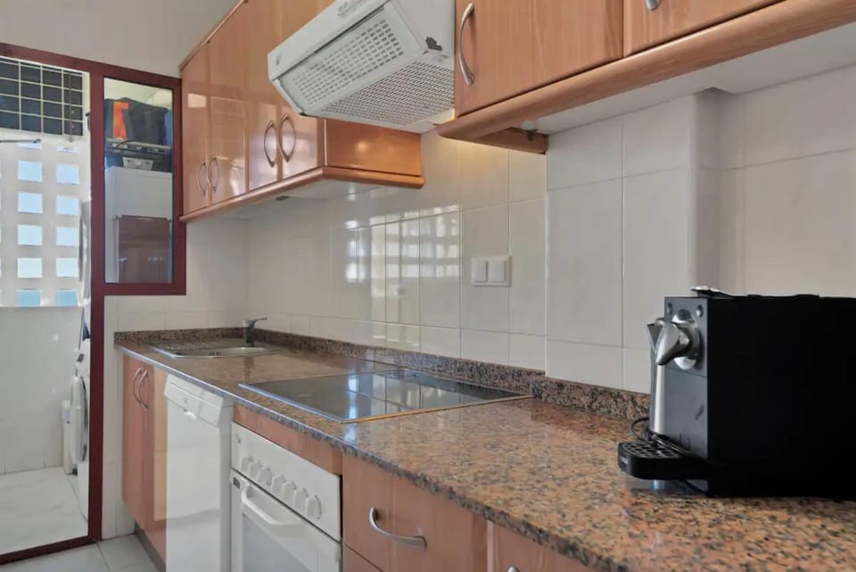 Coffee/tea facilities, Kitchen or kitchenette, oven, toaster, kitchen