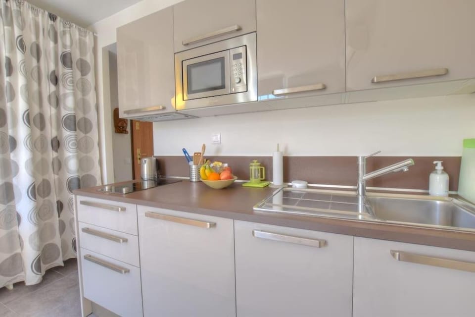 5 - Cosy Studio in Old Antibes Apartment in Antibes