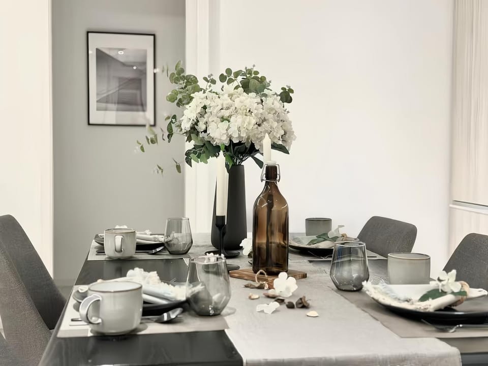 Seating area, Dining area