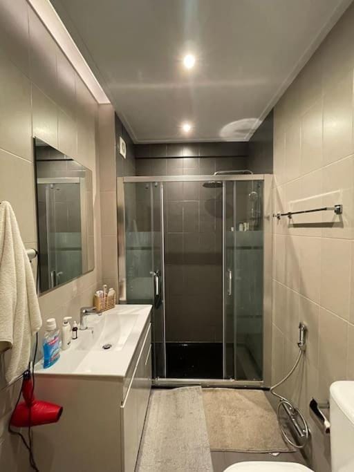 Quarto de casal close to Lisbon Flat equipado Apartment in Lisbon District