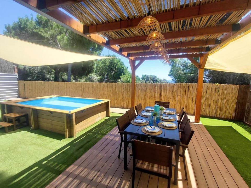 Dining area, Swimming pool