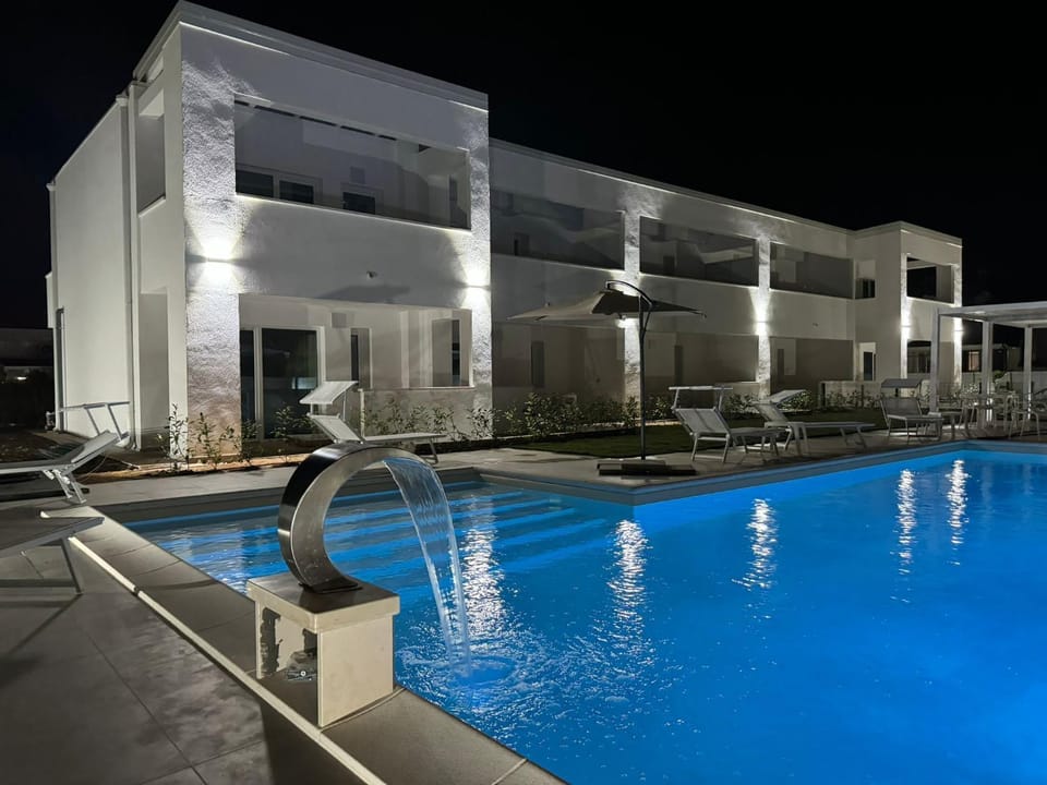 Property building, Facade/entrance, Swimming pool