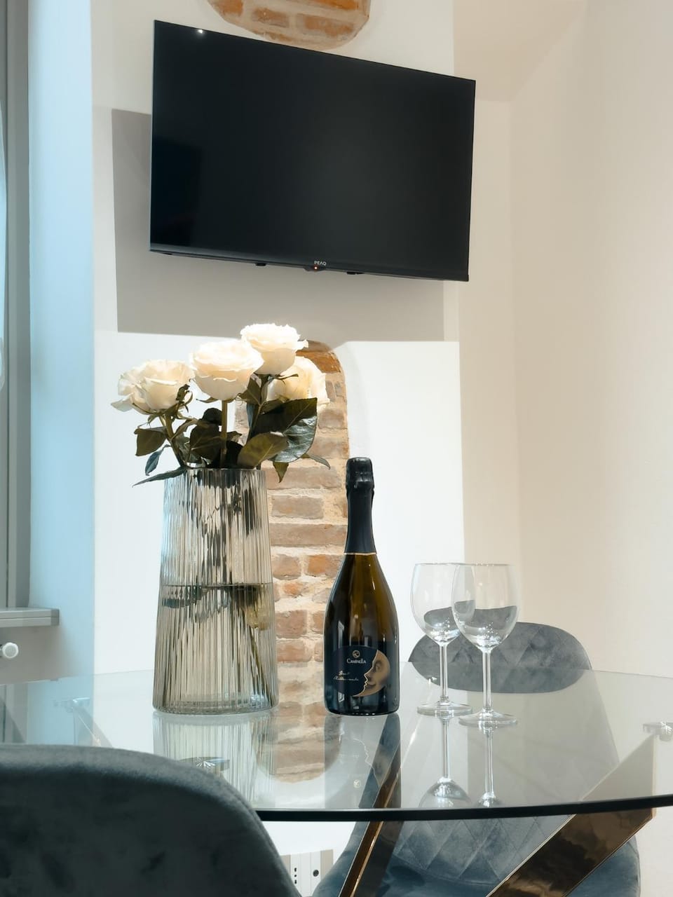 TV and multimedia, Living room, Food and drinks, Dining area, Drinks