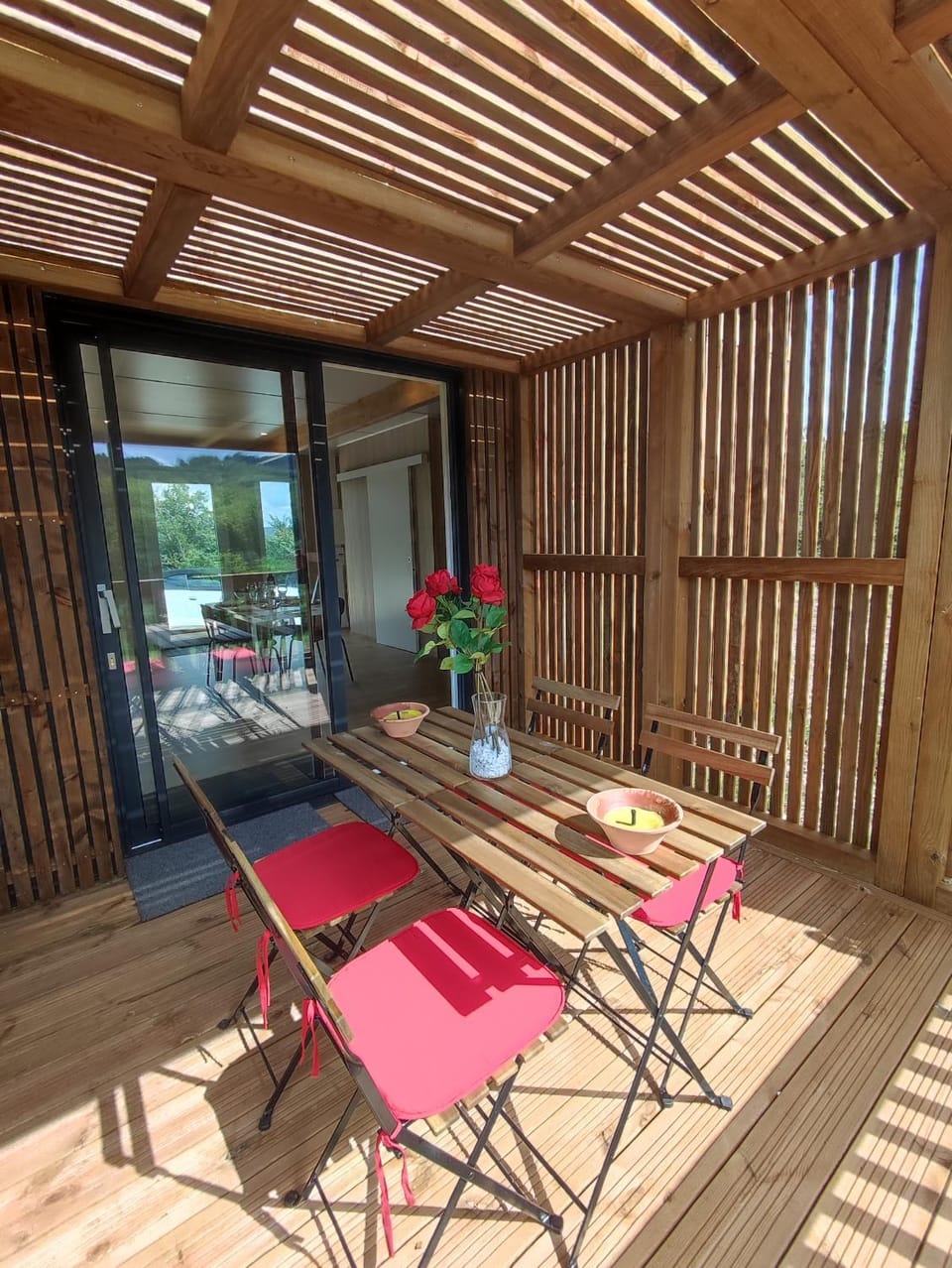 View (from property/room), Balcony/Terrace, Dining area