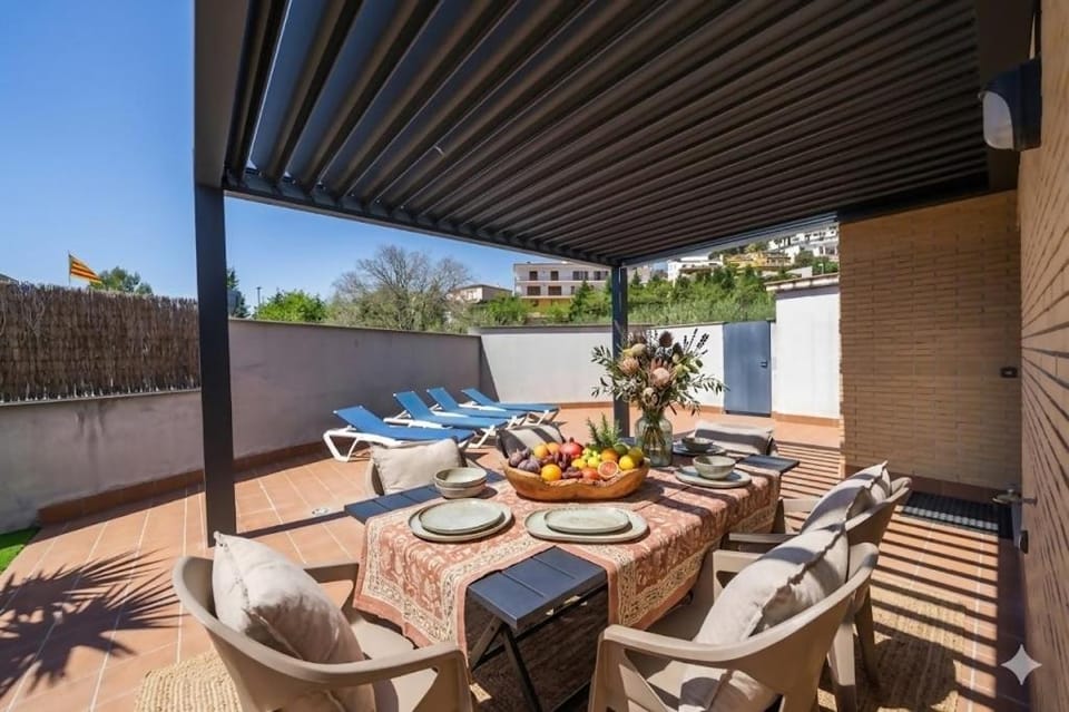 Terraza, Piscina y Parking en Tossa Apartment in Tossa de Mar