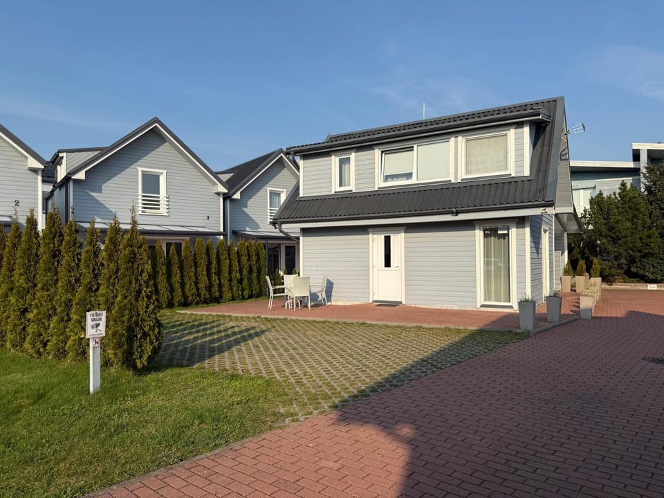 Property building, Day, Garden, Garden view
