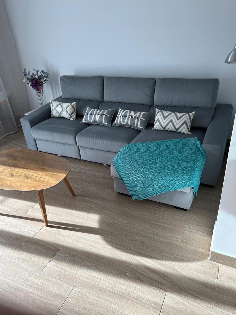Bed, Living room, Photo of the whole room, Seating area