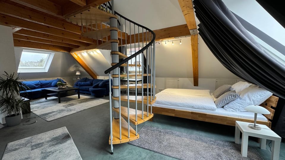 Bed, Living room, Photo of the whole room, Seating area