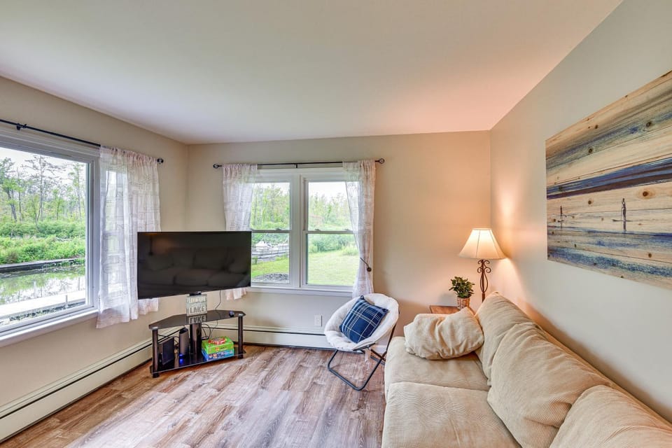 Charming Reading Home w/ Lake Views & Private Dock House in Michigan