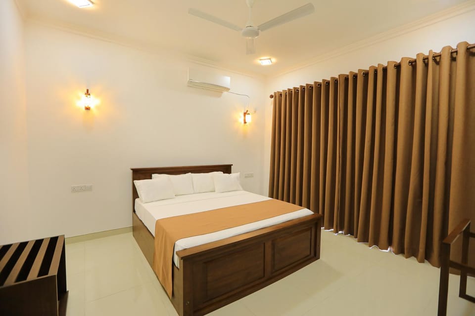 Bed, Photo of the whole room, Bedroom, air conditioner