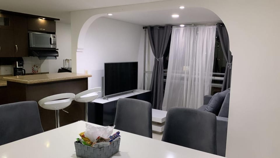 Communal lounge/ TV room, TV and multimedia, Kitchen or kitchenette, Living room, Seating area, Dining area, Evening entertainment, minibar