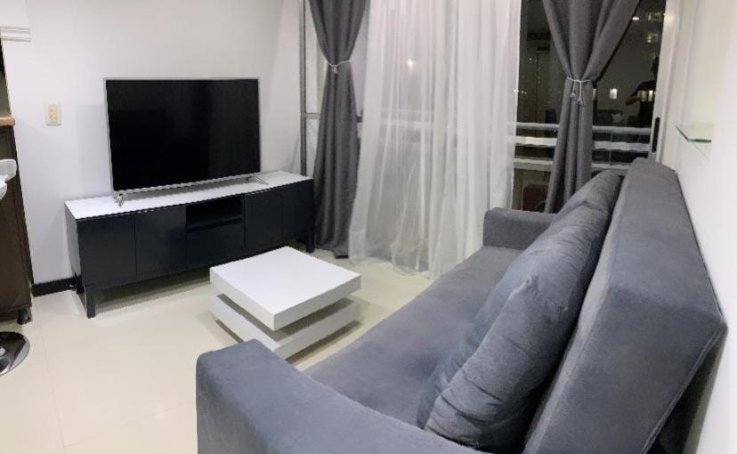 Communal lounge/ TV room, TV and multimedia, Living room, Seating area, Evening entertainment