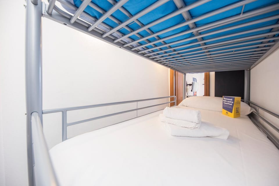 Bed, Photo of the whole room, Bedroom, bunk bed, towels