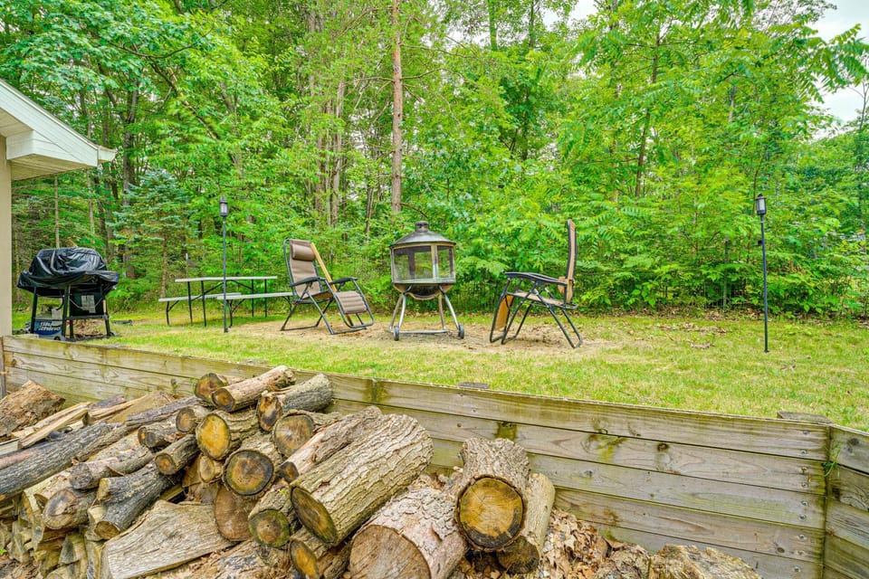 2 MI to the Lake: Mecosta Getaway with Fire Pit! House in Michigan