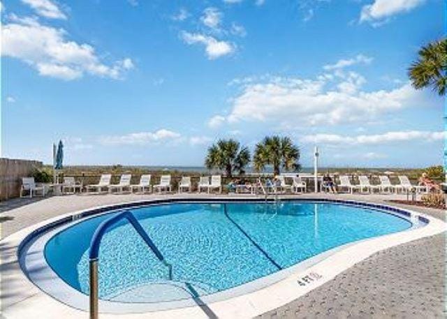 New 2024 Remodel - 2 BR 1.5BA - Madeira Norte #407 Apartment in Madeira Beach