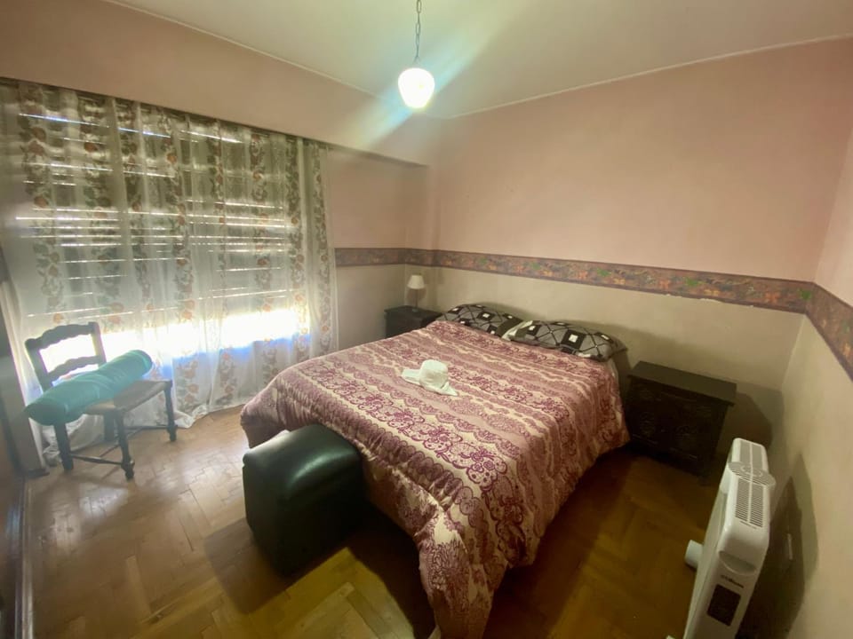 Bed, Photo of the whole room, Bedroom, heating, towels