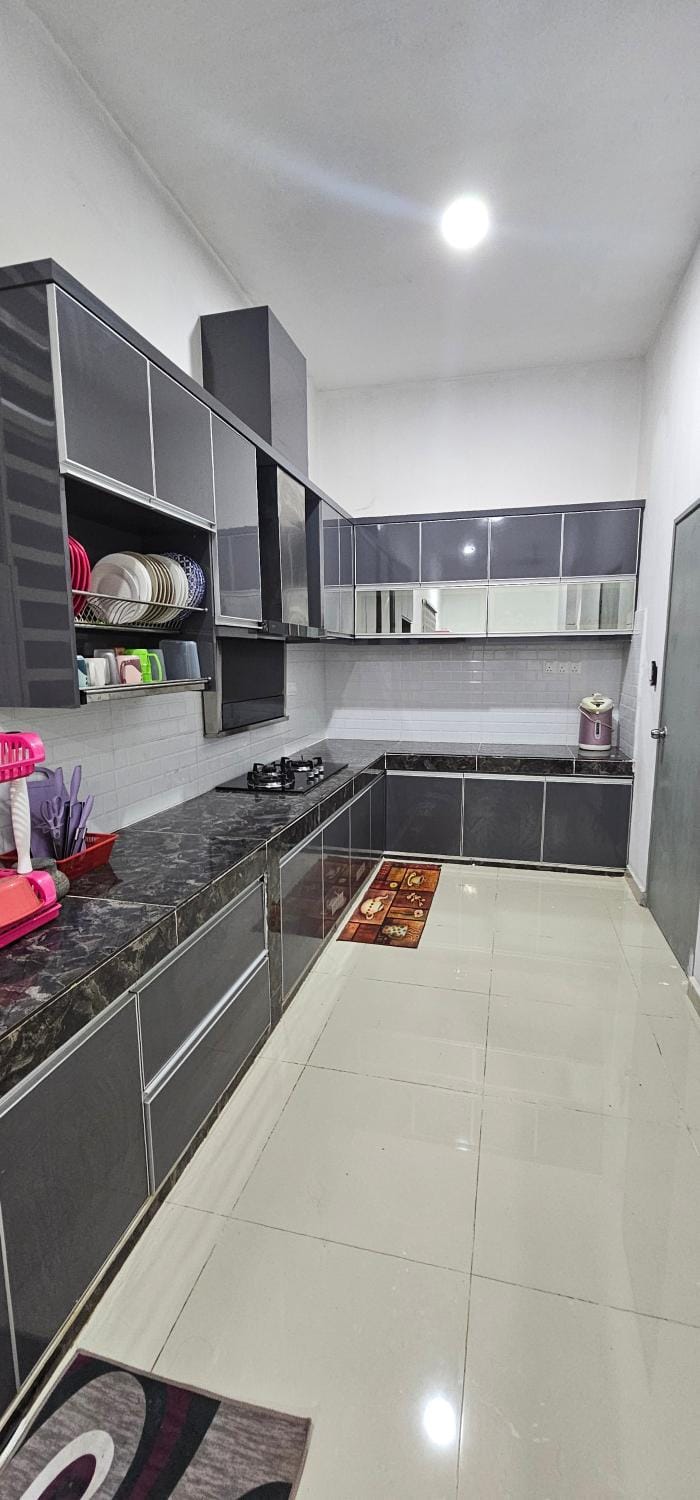 Kitchen or kitchenette, dishwasher