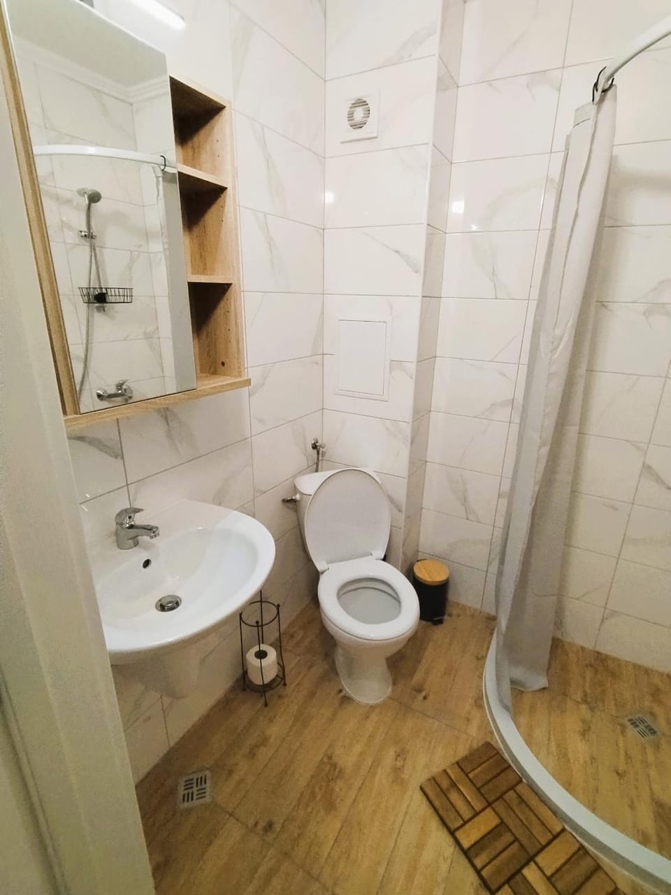 Shower, Toilet, Bathroom