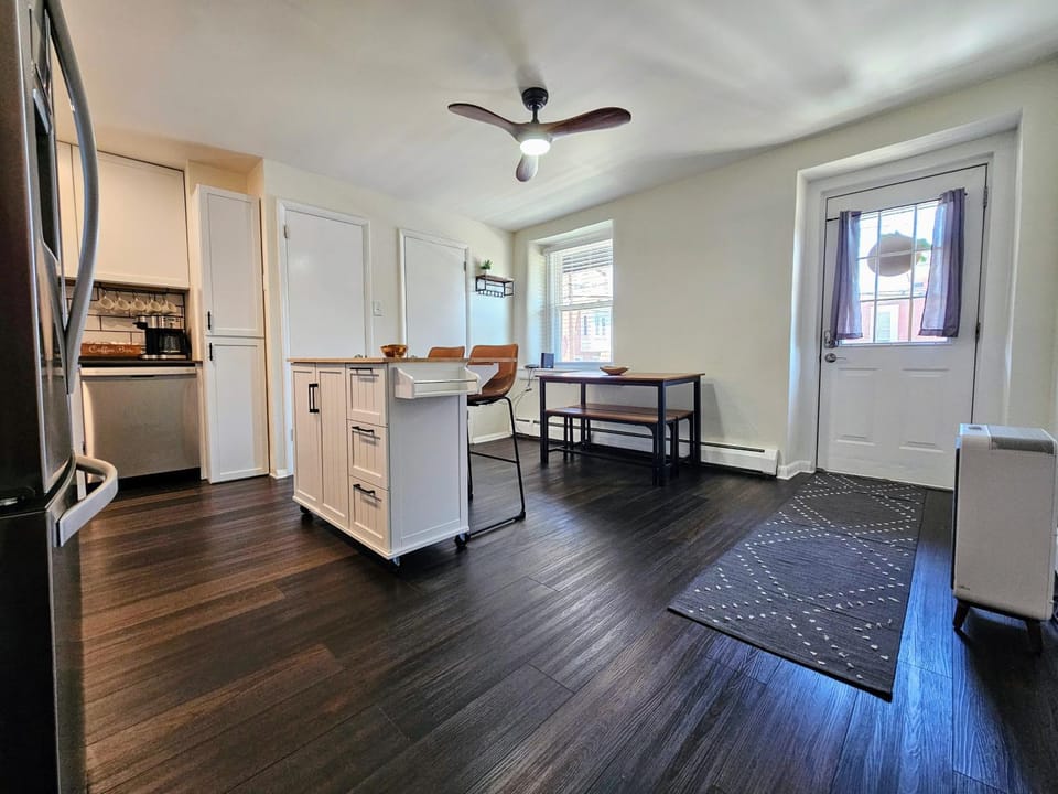 Kitchen or kitchenette, Dining area, microwave, oven, stove