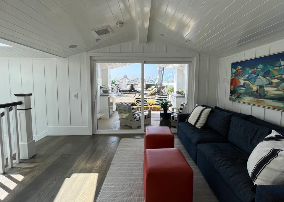 1225 W Balboa Blvd B House in Balboa Peninsula