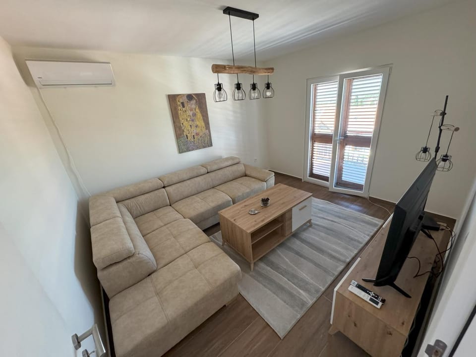 TV and multimedia, Living room, air conditioner