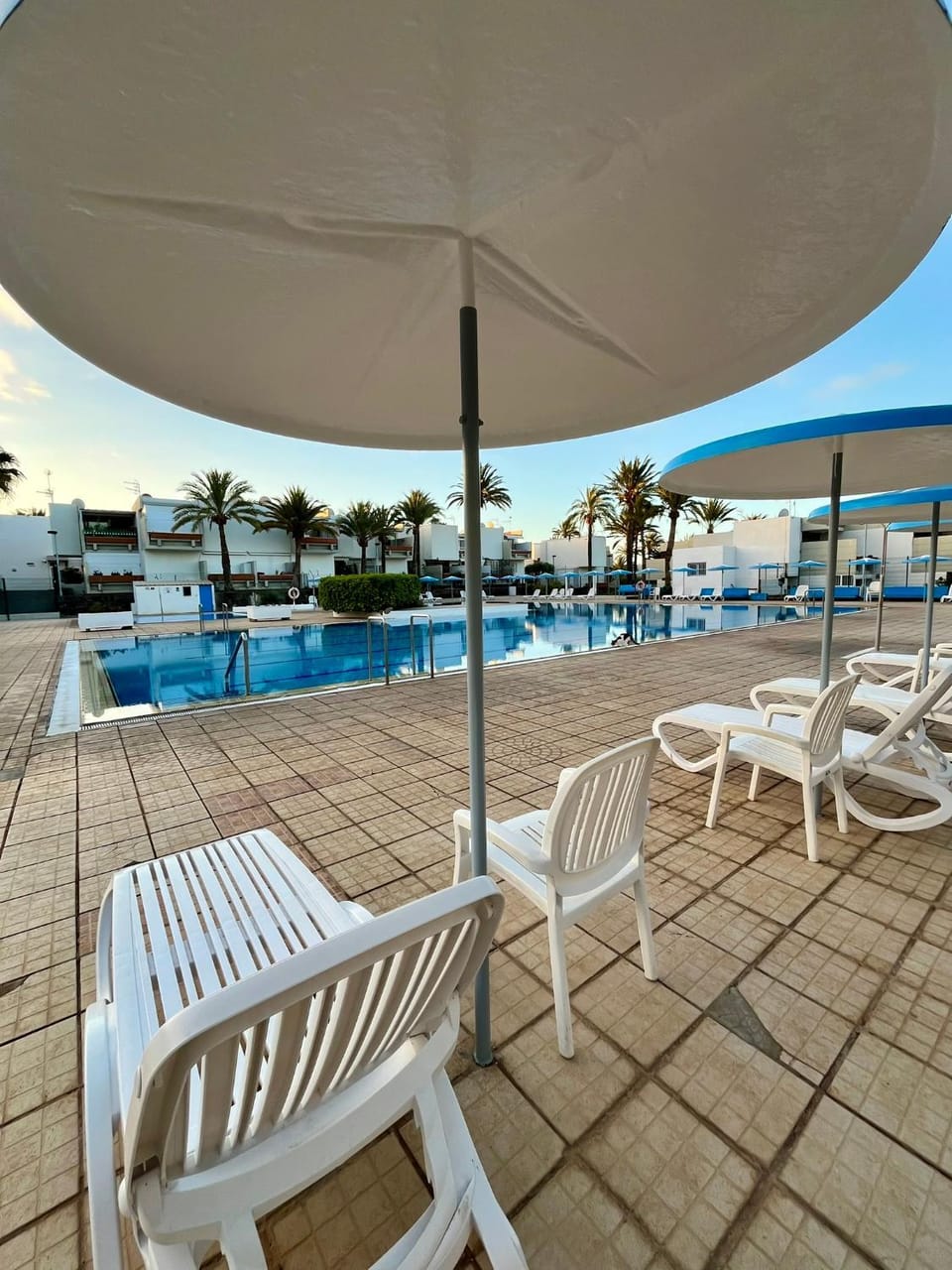 Swimming pool, sunbed