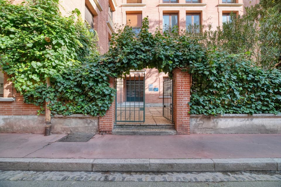 Property building, Facade/entrance