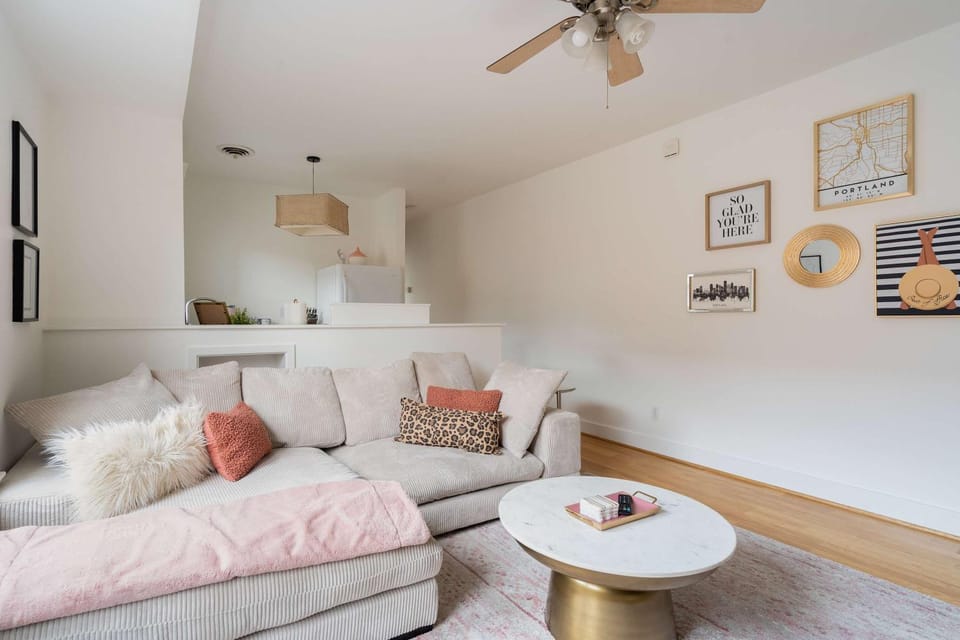 The Bohemian Spirit - Live Music, Eateries & Bars Apartment in Portland
